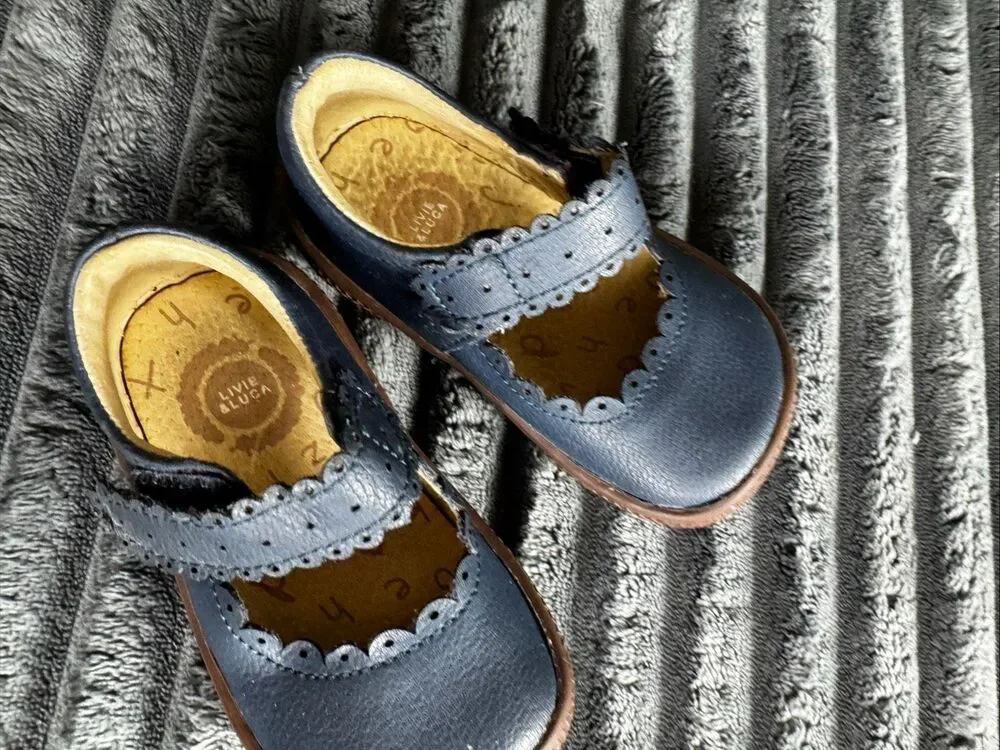 Livie and Luca Girls Navy Blue Leather Mary Jane’s Size 4